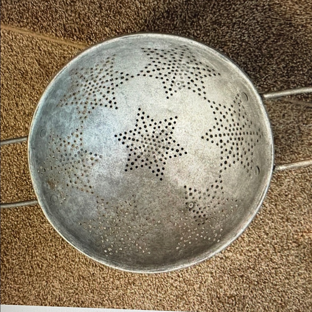 VTG 9" 7 Stars Aluminum Footed colander